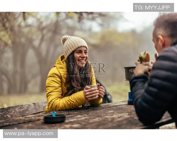 昔日罗马太太团重聚托蒂德罗西前妻携现任伴侣共享度假时光