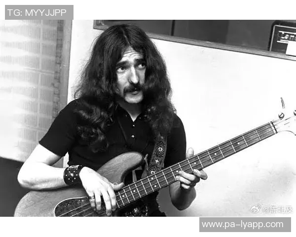 邮报报道石玫瑰乐队贝斯手马尼去世终生红魔球迷享年63岁 邮报报道石玫瑰乐队贝斯手马尼去世终生红魔球迷享年63岁